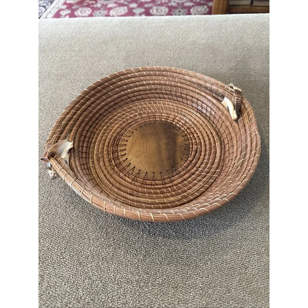 Round Wicker Decorative Basket Brown with Seashell Handles (TD)